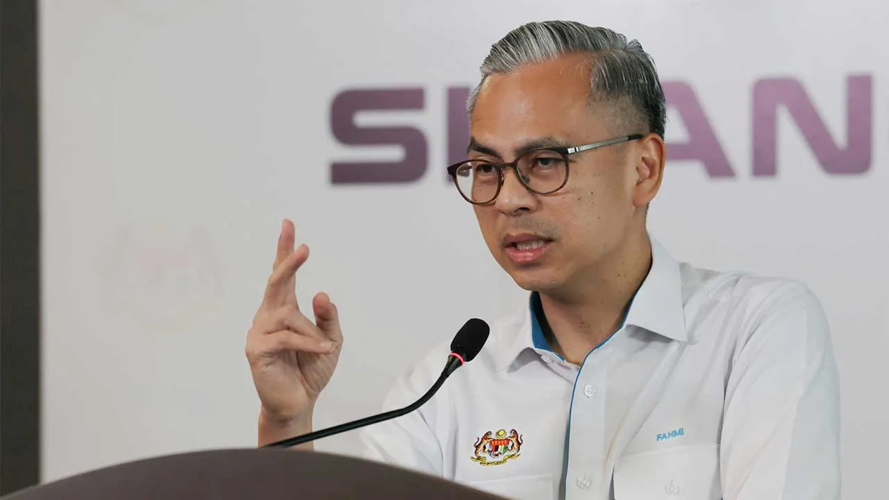 PUTRAJAYA, 23 Okt -- Menteri Komunikasi merangkap Jurucakap Kerajaan Perpaduan Datuk Fahmi Fadzil bercakap pada sidang media mingguan Kabinet di Menara Komunikasi hari ini.  --fotoBERNAMA (2026) HAK CIPTA TERPELIHARA