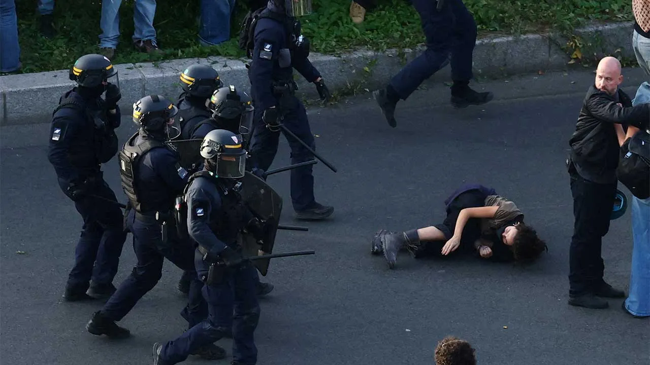 French CRS riot police charge protesters amid clashes at Place de la Nation during a demonstration by high school and university students, supported by teachers' union and school parents, in Paris as part of a nationwide day of demonstrations and blockades, voicing anger over overcrowded classrooms, teacher shortages and dilapidated school buildings, which students blame on years of underinvestment, France, October 6, 2026. REUTERS/Yves Herman TPX IMAGES OF THE DAY