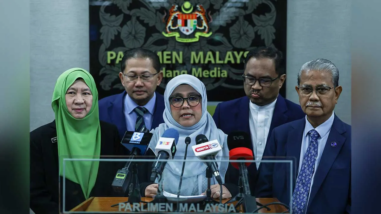 KUALA LUMPUR, 19 Okt -- Pengerusi Jawatankuasa Kira-Kira Wang Negara (PAC) Datuk Mas Ermieyati Samsudin mengadakan sidang media sempena Mesyuarat Ketiga, Penggal Kelima, Parlimen ke-15 di Bangunan Parlimen hari ini.  -- fotoBERNAMA (2026) HAK CIPTA TERPELIHARA