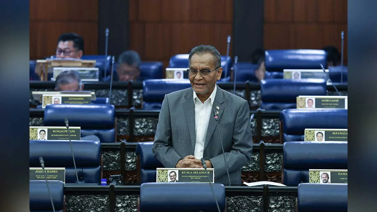 KUALA LUMPUR, 27 Okt -- Menteri Kesihatan Datuk Seri Dr Dzulkefly Ahmad ketika sesi Pertanyaan-Pertanyaan Bagi Jawab Lisan sempena Mesyuarat Ketiga, Penggal Kelima, Parlimen ke-15 di Bangunan Parlimen hari ini.  -- fotoBERNAMA (2026) HAK CIPTA TERPELIHARA