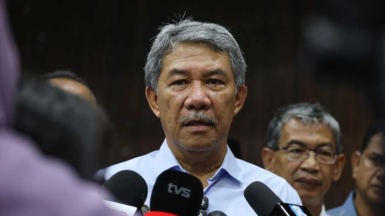 SEREMBAN, 15 Okt -- Menteri Luar yang juga Ahli Parlimen Rembau Datuk Seri Mohamad Hasan ditemui media selepas Majlis Penyampaian Sumbangan Parlimen Rembau di Dewan Komuniti Rantau hari ini.  --fotoBERNAMA (2026) HAK CIPTA TERPELIHARA