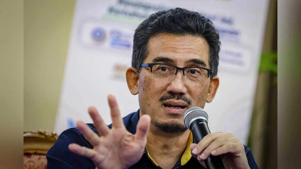 JOHOR BAHRU, 13 Okt - Ketua Pengarah Jabatan Meteorlogi Malaysia (MET Malaysia) Dr Mohd Hisham Mohd Anip bercakap ketika sidang media pada Majlis Perasmian Forum Iklim Kebangsaan 2026 di Dewan Sultan Iskandar, UTM hari ini.  - fotoBERNAMA (2026) HAK CIPTA TERPELIHARA