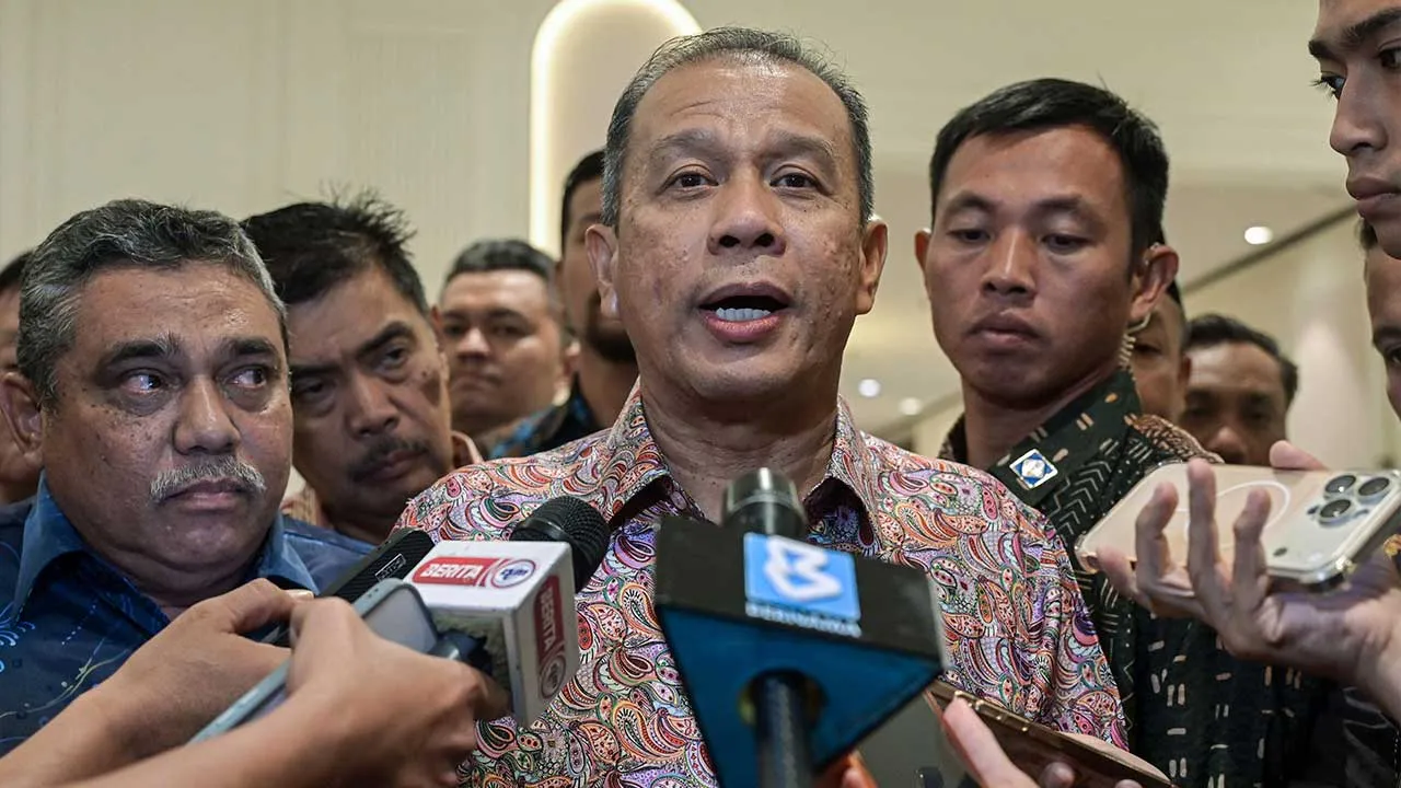 KUALA LUMPUR, 30 Okt -- Ketua Polis Negara Tan Sri Mohd Khalid Ismail ketika ditemui pengamal media selepas Majlis Makan Malam Jasamu Dikenang Persatuan Bekas Polis Malaysia Tahun 2026 di sebuah hotel hari ini.  -- fotoBERNAMA (2026) HAK CIPTA TERPELIHARA