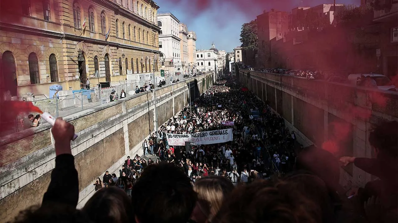 Demonstrators carry a banner calling for a general strike on October 30 as they march during a student protest in Rome, Italy, October 16, 2026. REUTERS/Francesco Fotia TPX IMAGES OF THE DAY