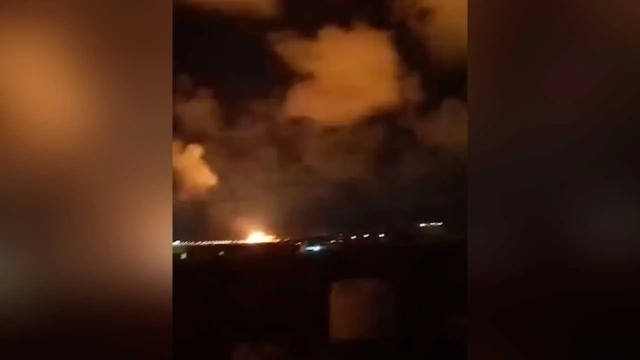 The moment of impact of Ansarullah's missile on the Saudi coalition command headquarters in Aden.
