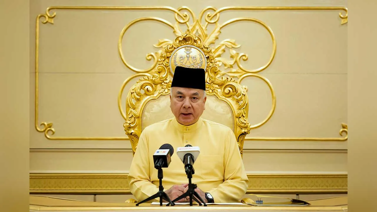 KUALA KANGSAR, 29 Okt -- Sultan Perak Sultan Nazrin Shah berkenan bertitah ketika mempengerusikan Mesyuarat Dewan Negara Perak ke-175 di Istana Iskandariah hari ini.  -- fotoBERNAMA (2026) HAK CIPTA TERPELIHARA