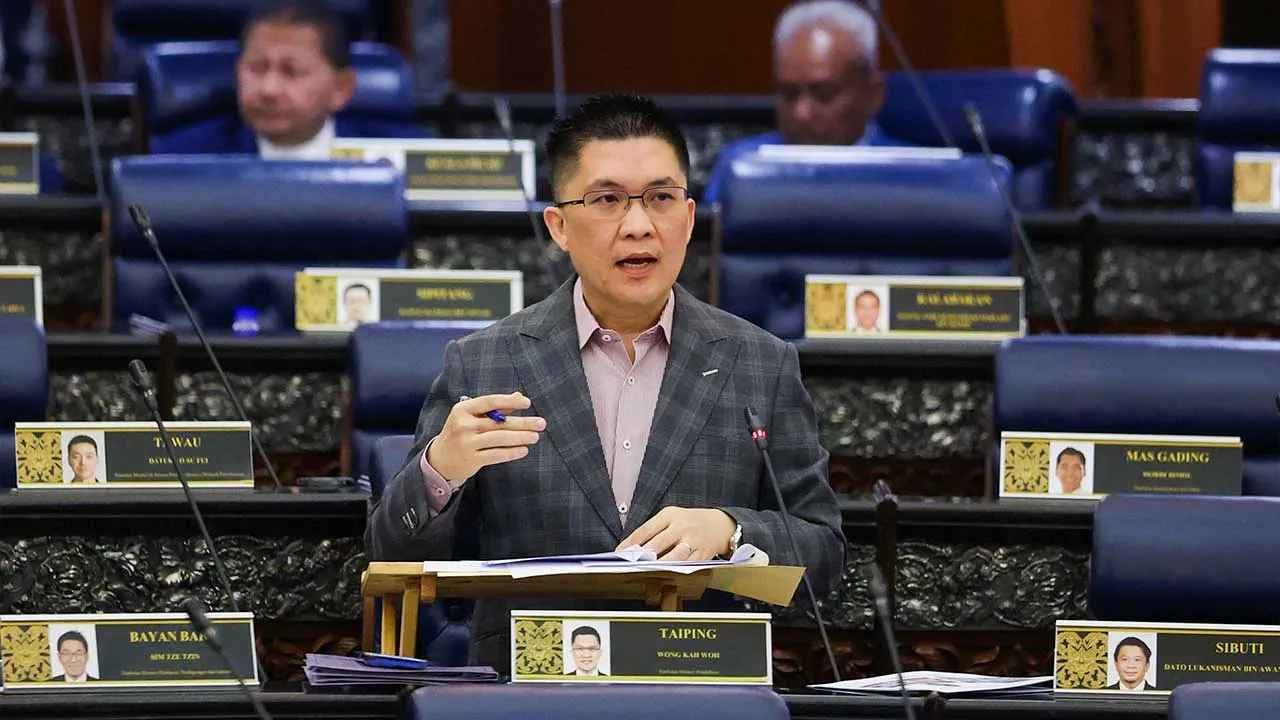 KUALA LUMPUR, 7 Okt - Timbalan Menteri Pendidikan merangkap Ahli Parlimen Taiping Wong Kah Woh ketika sesi Pertanyaan-Pertanyaan Bagi Jawab Lisan sempena Mesyuarat Ketiga, Penggal Kelima, Parlimen ke-15 di Bangunan Parlimen hari ini. - fotoBERNAMA (2026) HAK CIPTA TERPELIHARA