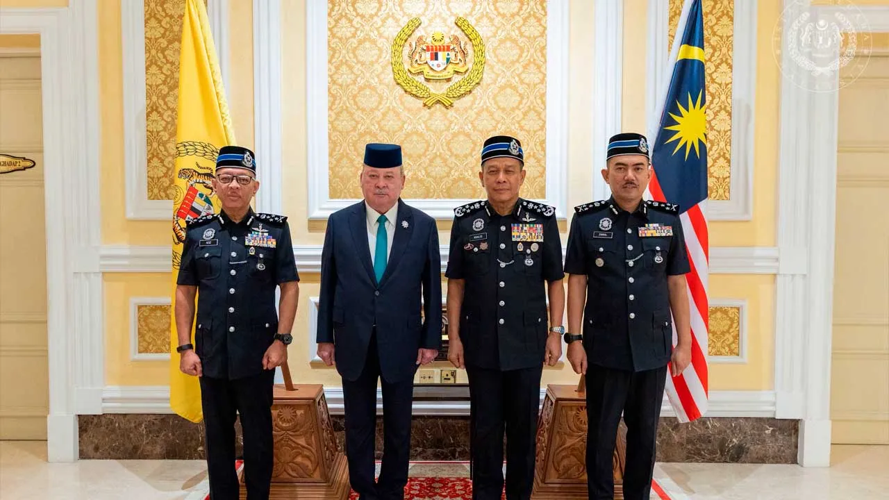KDYMM SPB Yang di-Pertuan Agong, Sultan Ibrahim berkenan menerima mengadap Tan Sri Mohd Khalid Ismail, Ketua Polis Negara.