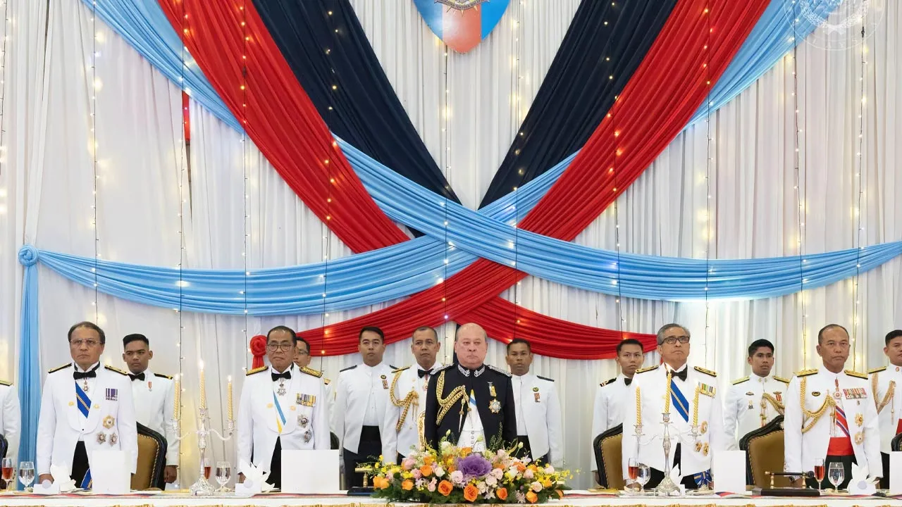 YANG DI-PERTUAN AGONG BERANGKAT KE MAJLIS SANTAPAN BERADAT SEMPENA HARI ANGKATAN TENTERA MALAYSIA KE-93