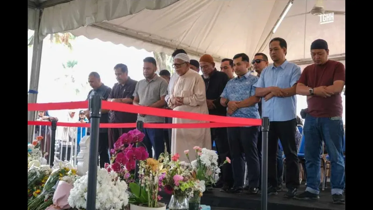 https://www.sinarharian.com.my/article/799235/berita/semasa/abdul-hadi-ziarah-pusara-tun-dr-hasmah