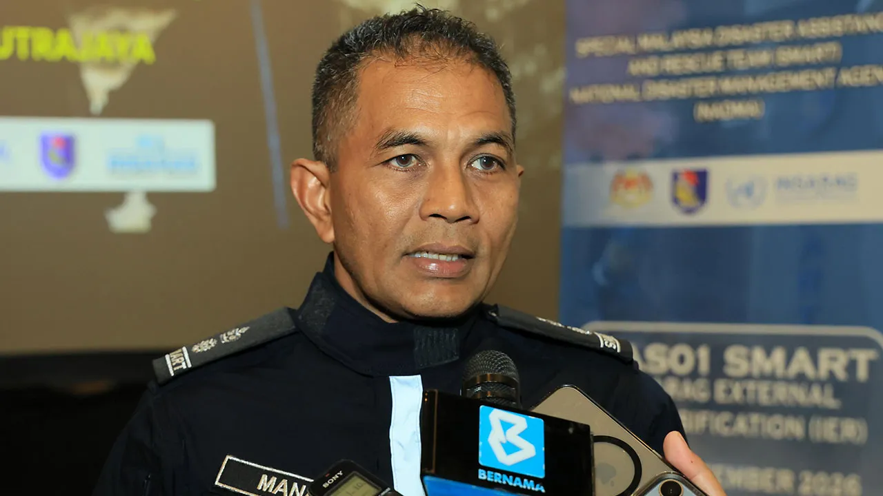 PUTRAJAYA, 24 Sept -- Komander Pasukan Mencari dan Menyelamat Khas Malaysia (SMART) Abdul Manaf Che Isa bercakap kepada pemberita selepas pada Majlis Pensijilan Semula International Search and Rescue Advisory Group (INSARAG) Pasukan SMART hari ini.  -- fotoBERNAMA (2026) HAK CIPTA TERPELIHARA