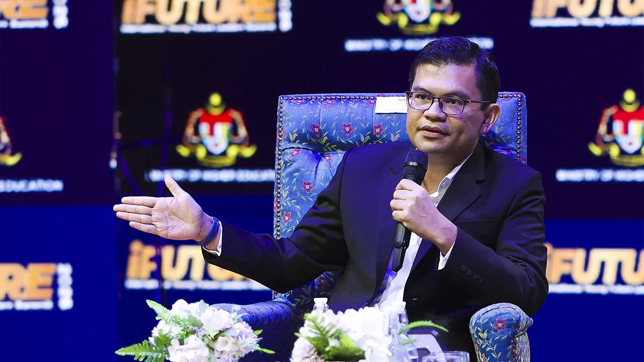 KUALA LUMPUR, 12 Okt - Menteri Ekonomi Akmal Nasrullah Mohd Nasir pada Sidang Kemuncak Pemimpin Muda Masa Depan Antarabangsa (iFUTURE 2026) kali ketiga di Pusat Dagangan Dunia Kuala Lumpur hari ini.  - fotoBERNAMA
