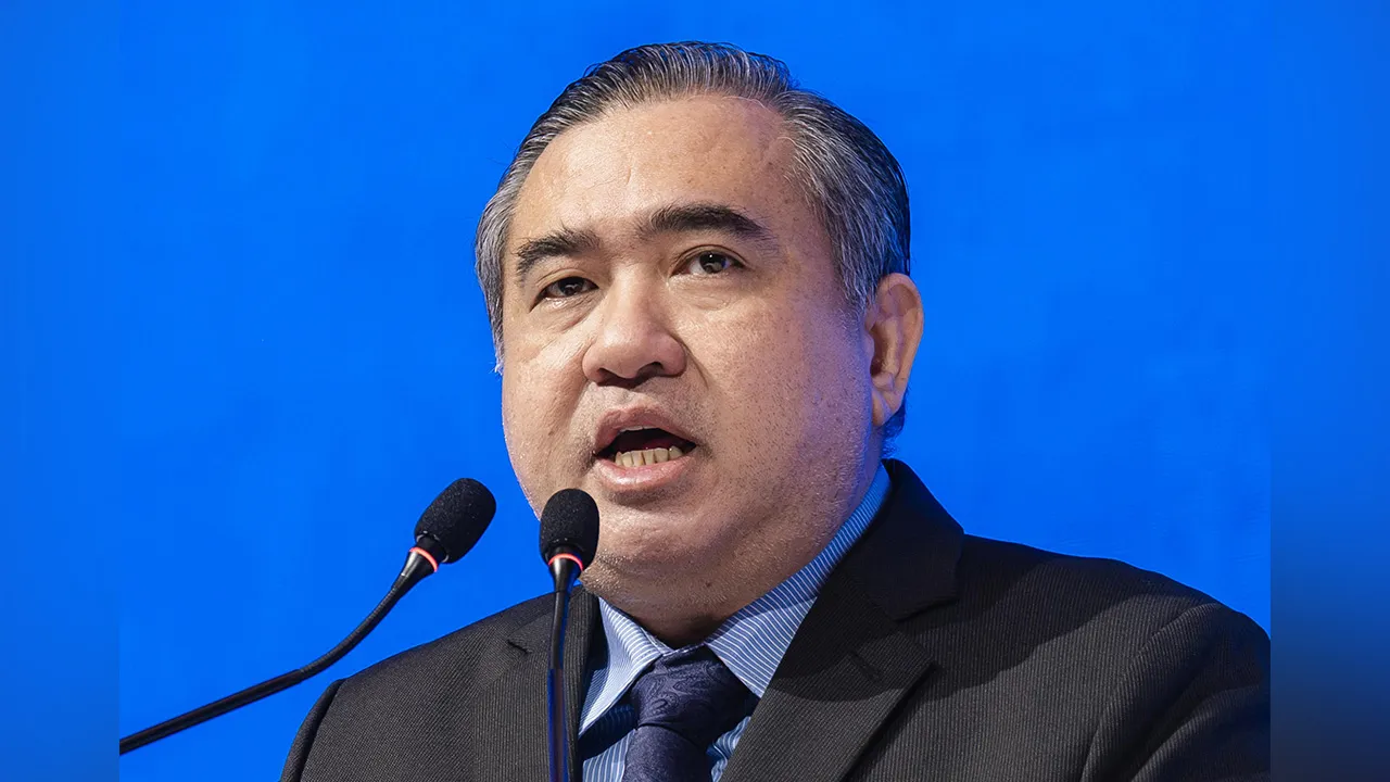 KUALA LUMPUR, 29 Sept - Menteri Pengangkutan Anthony Loke Siew Fook berucap pada Majlis Perasmian Minggu Maritim Malaysia 2026 di sini, hari ini. - fotoBERNAMA (2026)