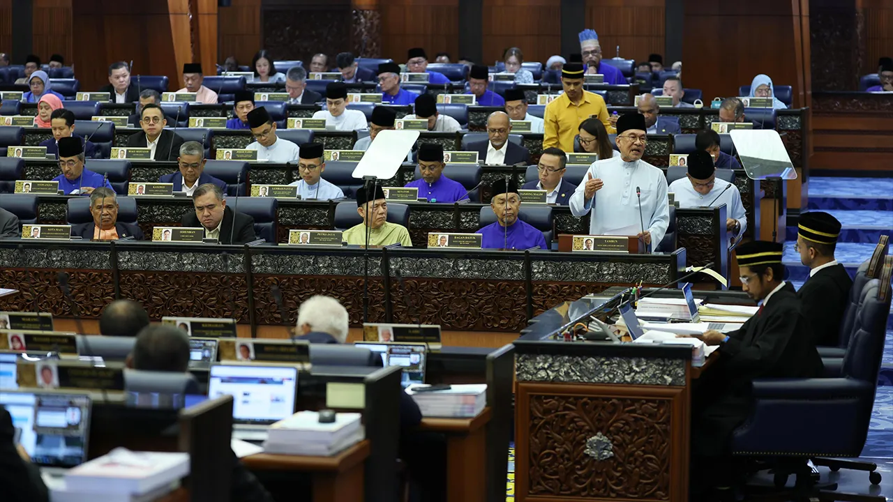KUALA LUMPUR, 9 Okt - Perdana Menteri Datuk Seri Anwar Ibrahim, yang juga Menteri Kewangan, membentangkan Belanjawan 2027 di Dewan Rakyat hari ini.