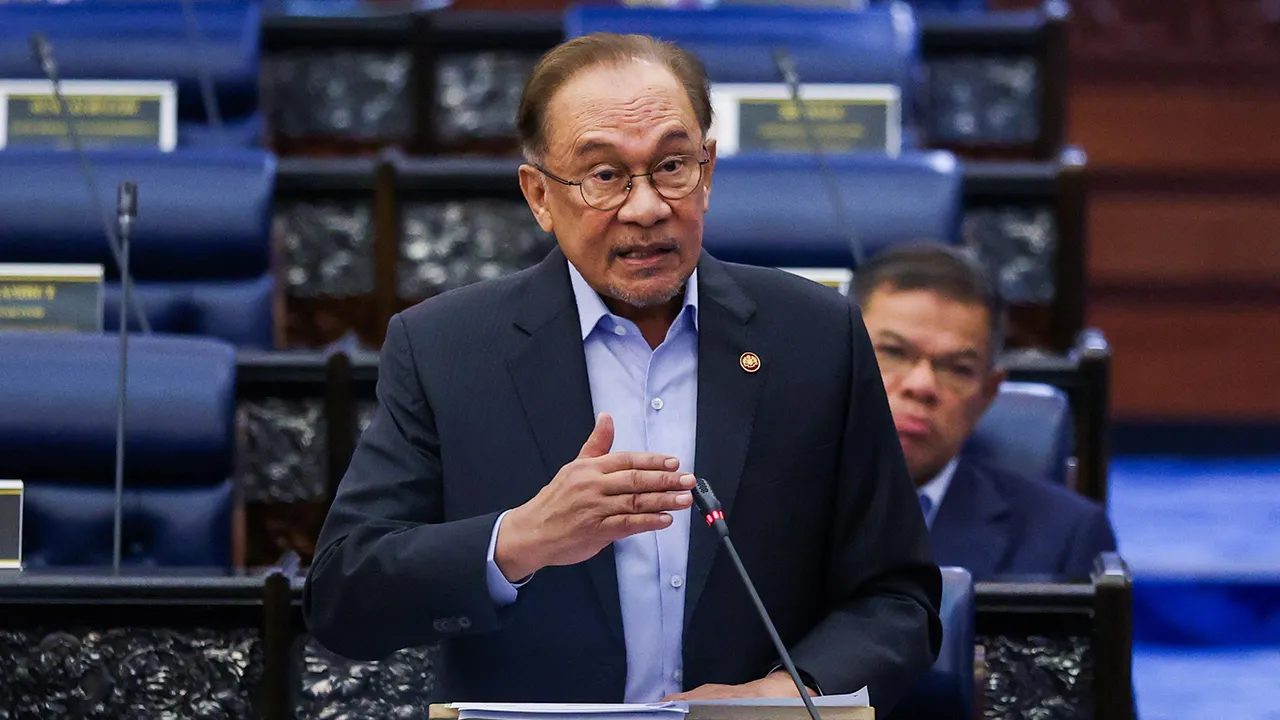 KUALA LUMPUR, 6 Okt - Perdana Menteri Datuk Seri Anwar Ibrahim ketika sesi Pertanyaan-Pertanyaan Bagi Jawab Lisan sempena Mesyuarat Ketiga, Penggal Kelima, Parlimen ke-15 di Bangunan Parlimen hari ini. - fotoBERNAMA (2026)