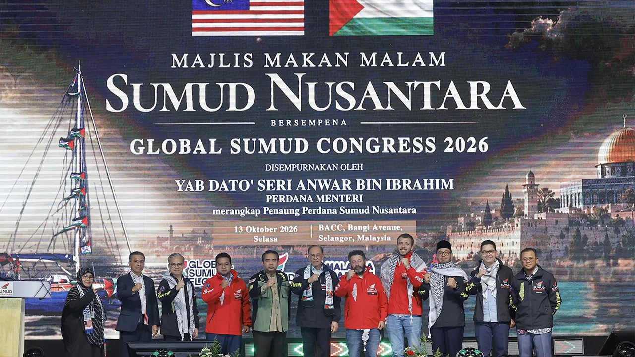 BANGI, 13 Okt - Perdana Menteri Datuk Seri Anwar Ibrahim bersama pimpinan yang hadir pada Majlis Makan Malam Sumud Nusantara sempena Global Sumud Congress 2026 di Pusat Konvensyen Bangi Avenue (BACC) hari ini._BERNAMA