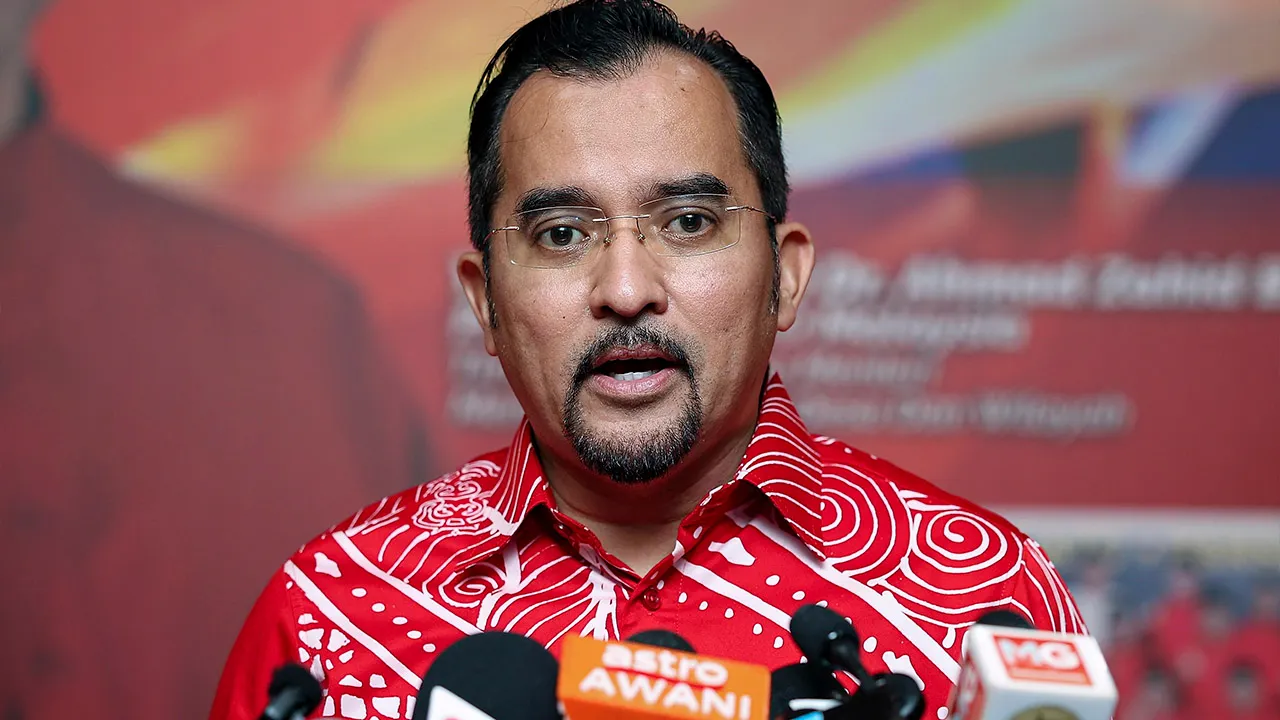 KUALA LUMPUR, 28 Okt -- Setiausaha Agung UMNO Datuk Dr Asyraf Wajdi Dusuki ketika sidang media selepas Mesyuarat Majlis Kerja Tertinggi (MKT) UMNO di Menara Dato' Onn, Pusat Dagangan Dunia (WTC) Kuala Lumpur hari ini._BERNAMA