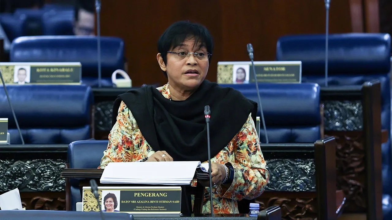 KUALA LUMPUR, 26 Okt -- Menteri di Jabatan Perdana Menteri (Undang-Undang dan Reformasi Institusi) Datuk Seri Azalina Othman ketika menggulung perbahasan sempena Mesyuarat Ketiga, Penggal Kelima, Parlimen ke-15 di Bangunan Parlimen hari ini._BERNAMA