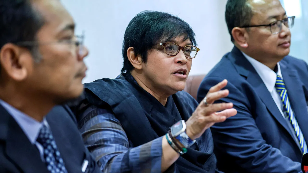 KUALA LUMPUR, 7 Okt - Menteri di Jabatan Perdana Menteri (Undang-Undang dan Reformasi Institusi) Datuk Seri Azalina Othman Said ketika mengadakan sidang media berkaitan pelaksanaan halatuju institusi Parlimen setelah Akta Perkhidmatan Parlime 2025 berkuat kuasa 1 Oktober 2026 di Bangunan Parlimen hari ini. - fotoBERNAMA