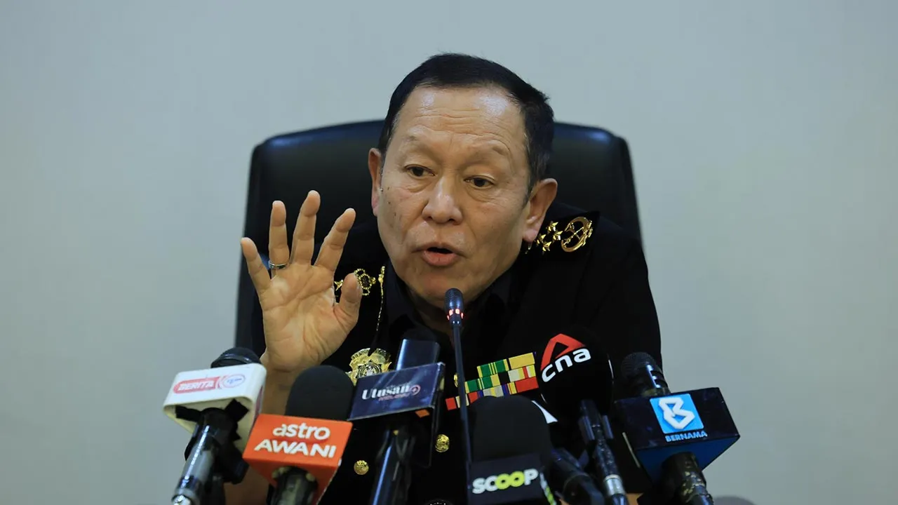 PUTRAJAYA, 1 Okt - Menghampiri enam dekad menggalas amanah membanteras rasuah, Suruhanjaya Pencegahan Rasuah Malaysia (SPRM) terus memperhebat strategi untuk memastikan penguatkuasaan, pencegahan dan pemantapan integriti kekal menjadi benteng utama agensi itu. Bersempena dengan ulang tahun ke-59 agensi itu hari ini, Ketua Pesuruhjaya SPRM Datuk Seri Abd Halim Aman menetapkan lima teras kepimpinan sebagai hala tuju pentadbirannya iaitu integriti tanpa kompromi, penguatkuasaan yang adil dan saksama, pencegaha