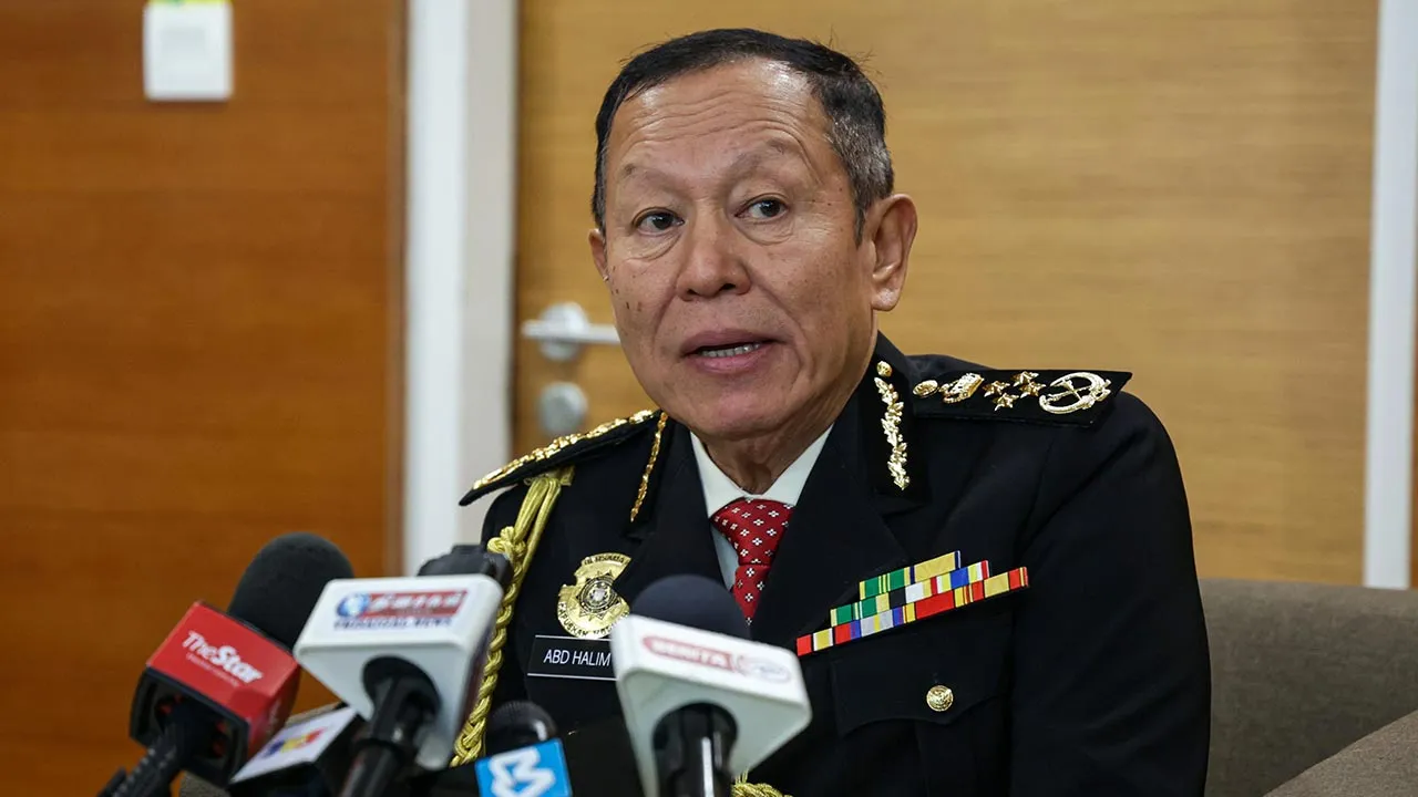 PUTRAJAYA, 1 Okt - Ketua Pesuruhjaya Suruhanjaya Pencegahan Rasuah Malaysia (SPRM) Datuk Seri Abd Halim Aman pada sidang media selepas Majlis Sambutan Ulang Tahun Ke-59 SPRM dan Perhimpunan Bulanan SPRM Bil. 4/2026 di sini hari ini. - fotoBERNAMA (2026) HAK CIPTA TERPELIHARA