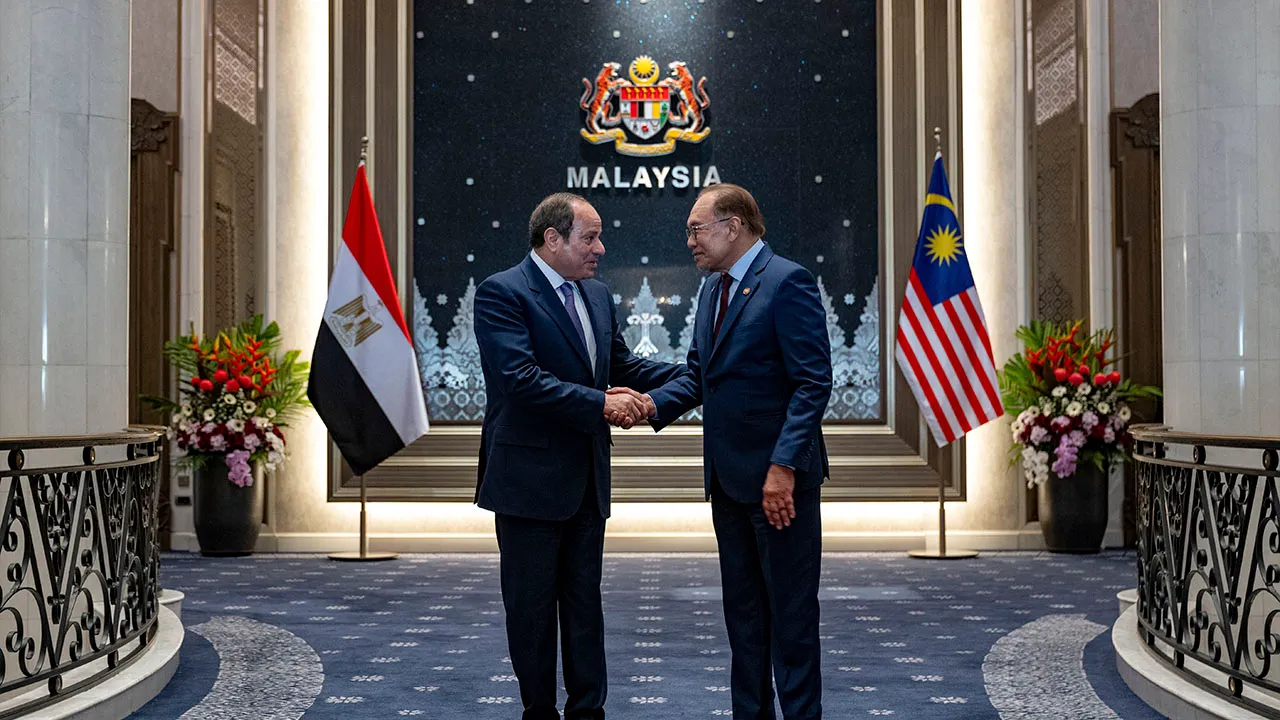 YAB Perdana Menteri, Dato' Seri Anwar Ibrahim menyambut ketibaan Tamu Kenegeraan Presiden Republik Arab Mesir, Abdel Fattah El-Sisi di Kompleks Seri Perdana, Putrajaya. 10 Oktober 2026. AFIQ HAMBALI/Pejabat Perdana Menteri.