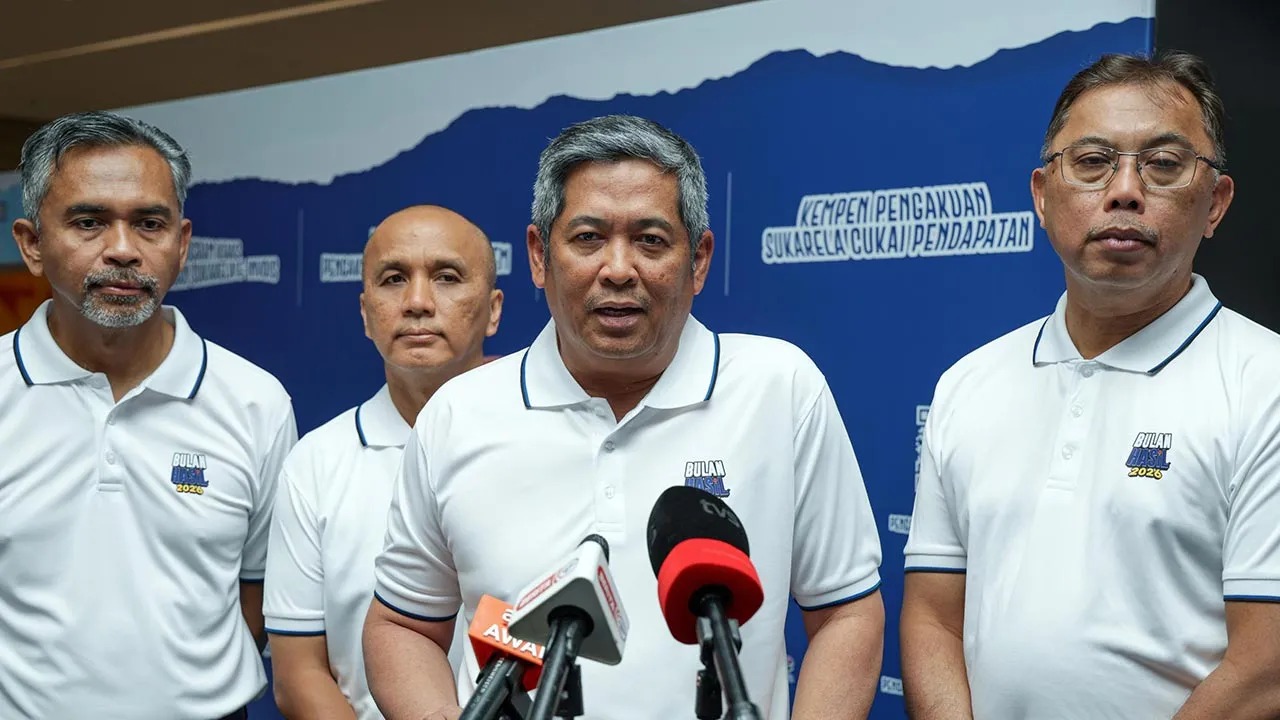 PUTRAJAYA, 1 Okt - Ketua Pegawai Eksekutif Lembaga Hasil Dalam Negeri Malaysia (HASiL) Datuk Dr Abu Tariq Jamaluddin (dua, kanan) pada sidang media selepas Majlis Peluncuran Bulan HASiL 2026 hari ini. - fotoBERNAMA (2026) HAK CIPTA TERPELIHARA