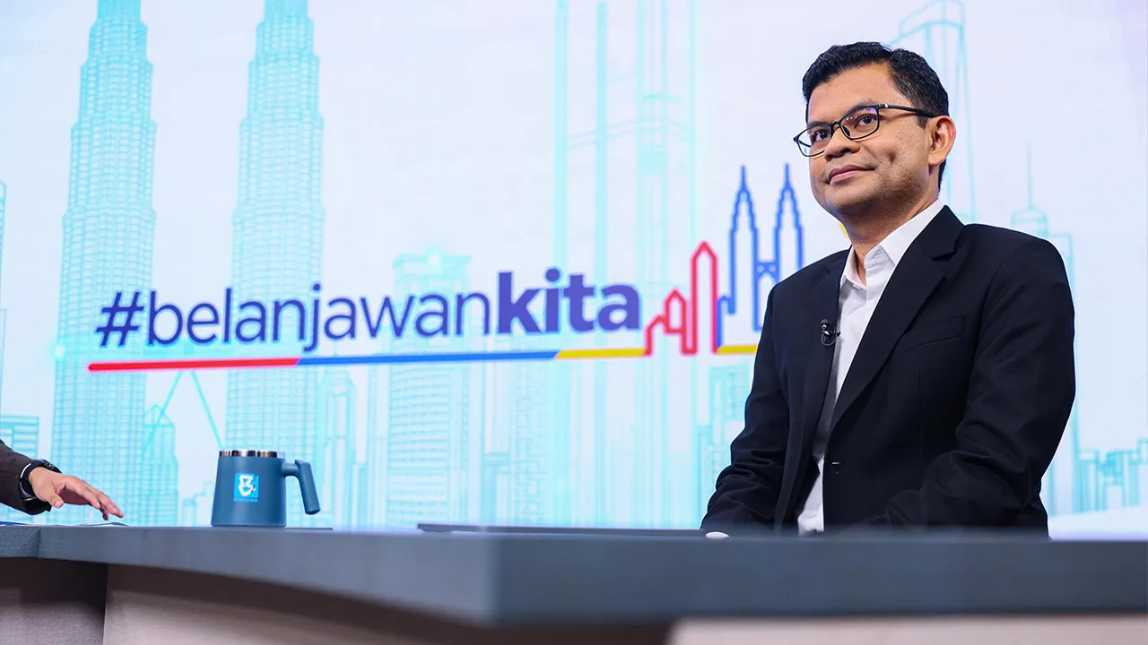 KUALA LUMPUR, 13 Okt - Menteri Ekonomi Akmal Nasrullah Mohd Nasir ketika temu bual dalam Ruang Bicara terbitan Bernama TV bertajuk Belanjawan 2027 : Pertumbuhan Ekonomi Berkualiti, Rakyat Sejahtera dihoskan oleh Dinie Asyraf di Wisma Bernama malam ini.  - fotoBERNAMA (2026) HAK CIPTA TERPELIHARA