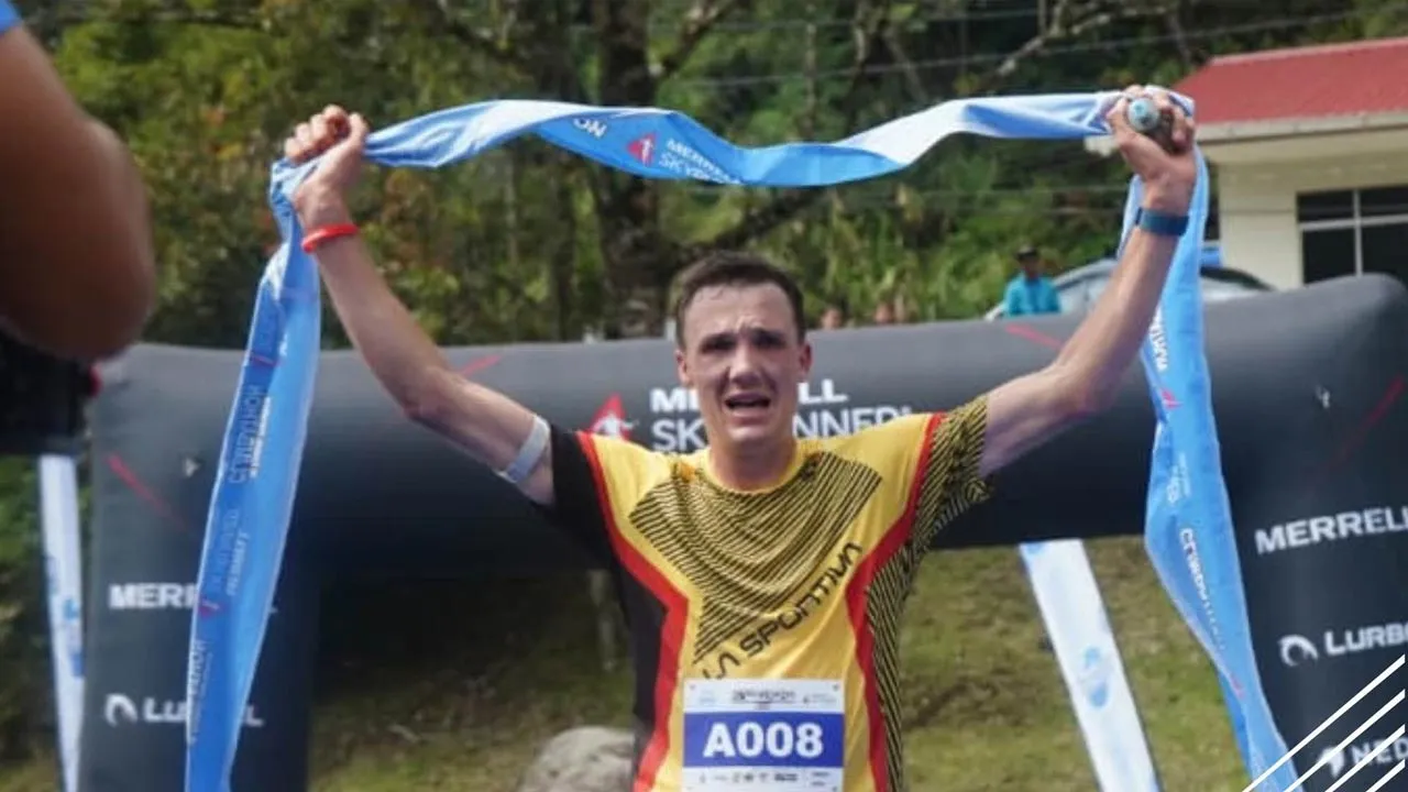 Pelari Itali Alex Oberbacher muncul juara bagi kategori elit lelaki pada edisi ke-33 Mount Kinabalu International Climbathon hari ini, selepas menamatkan perlumbaan sejauh 24.5 kilometer yang mencabar dalam tempoh tiga jam 20 minit 54 saat (s). -- BERNAMA