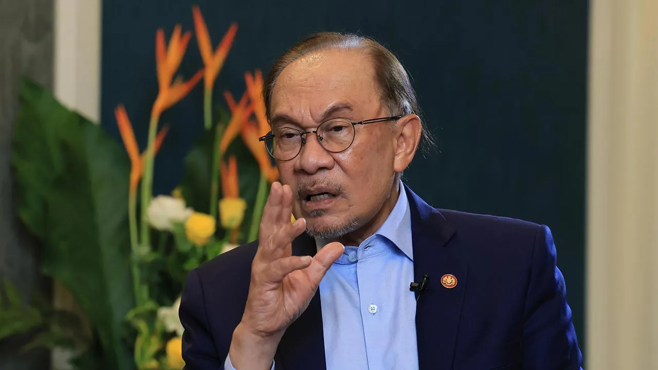 PUTRAJAYA, 10 Okt - Perdana Menteri Datuk Seri Anwar Ibrahim berucap pada Program Khas Belanjawan MADANI 2027 di Kompleks Seri Perdana hari ini.  - fotoBERNAMA (2026) HAK CIPTA TERPELIHARA