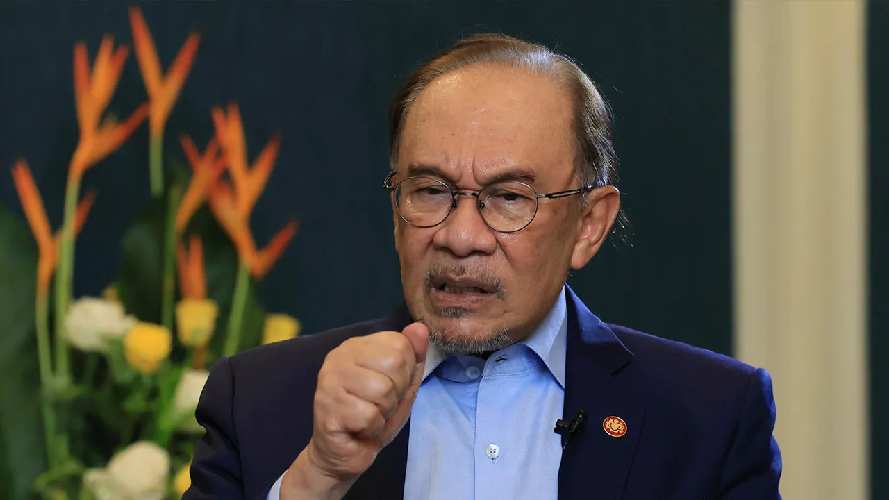 PUTRAJAYA, 10 Okt - Perdana Menteri Datuk Seri Anwar Ibrahim berucap pada Program Khas Belanjawan MADANI 2027 di Kompleks Seri Perdana hari ini.  - fotoBERNAMA