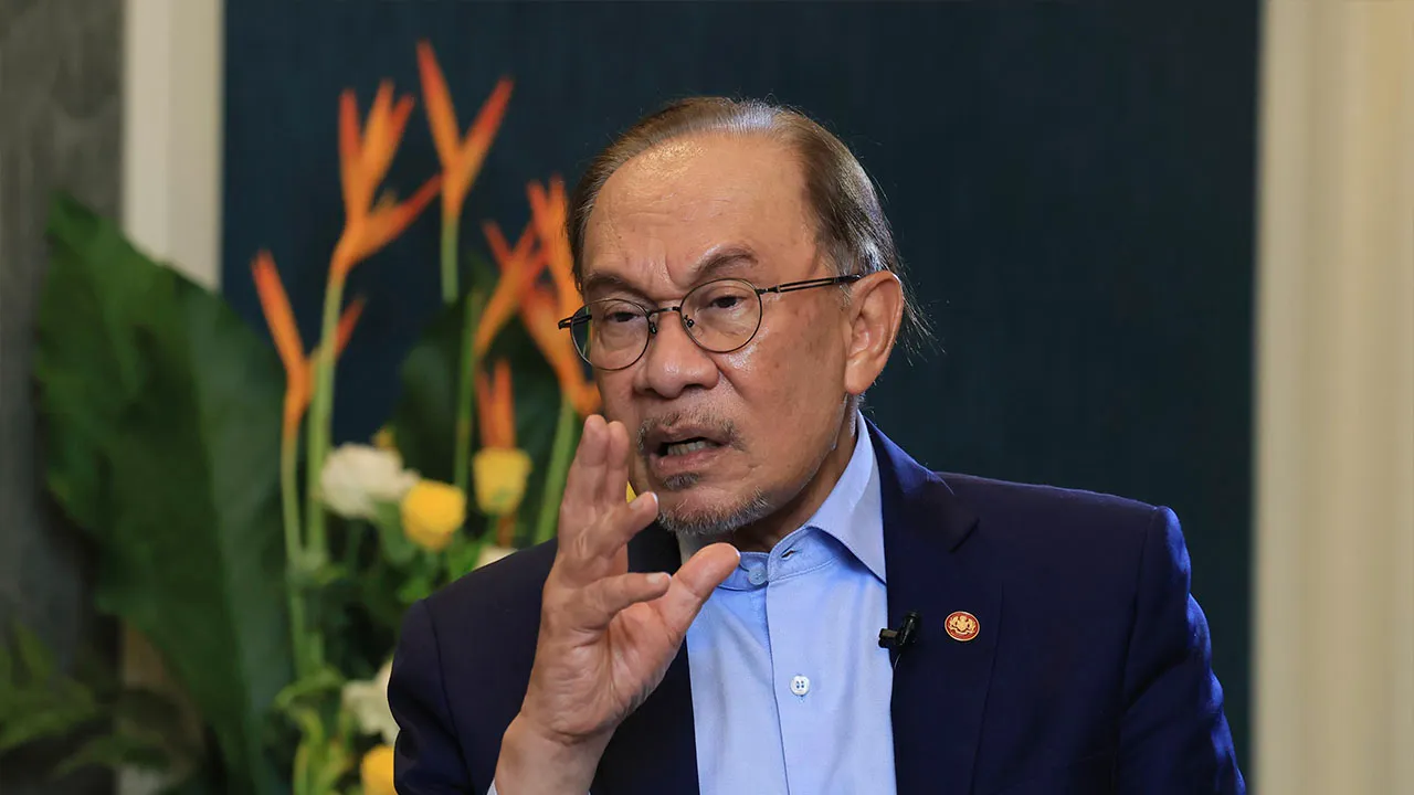 PUTRAJAYA, 10 Okt - Perdana Menteri Datuk Seri Anwar Ibrahim berucap pada Program Khas Belanjawan MADANI 2027 di Kompleks Seri Perdana hari ini._BERNAMA