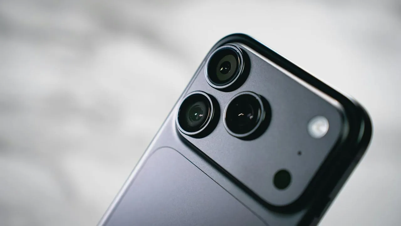 Apple Dikatakan Mengurangkan Pengeluaran iPhone 18 Pro -- amanz