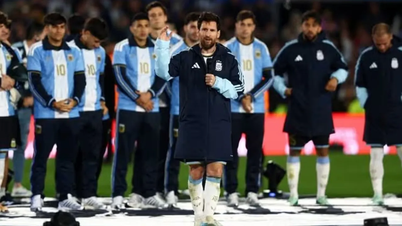 Soccer Football - International Friendly - Argentina v Benin - Estadio Monumental, Buenos Aires, Argentina - October 6, 2026 Argentina's Lionel Messi speaks to fans following his final international match REUTERS/Matias Baglietto