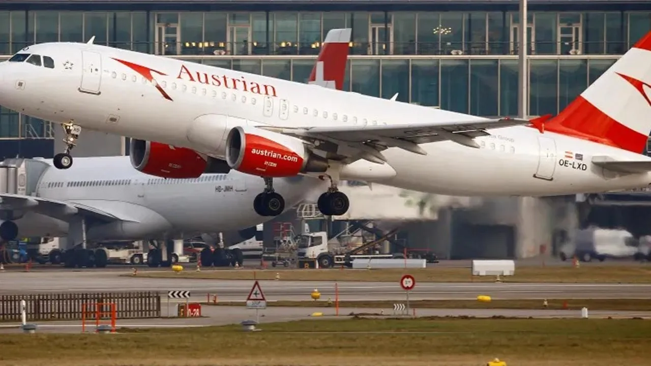 An Austrian Airlines Airbus A320-200 aircraft takes off from Zurich airport on January 9, 2018 [Arnd Wiegmann/Reuters]