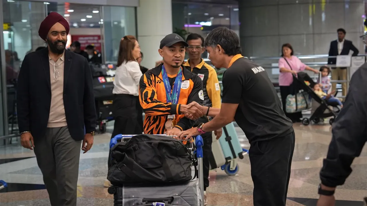 Azizulhasni baru-baru ini terlepas mencipta pencapaian besar selepas tewas pada peringkat kalah mati acara pecut dan tersingkir pada peringkat lapan terbaik acara keirin Kejohanan Berbasikal Trek Dunia 2026 di Shanghai. - Foto Astro ARENA