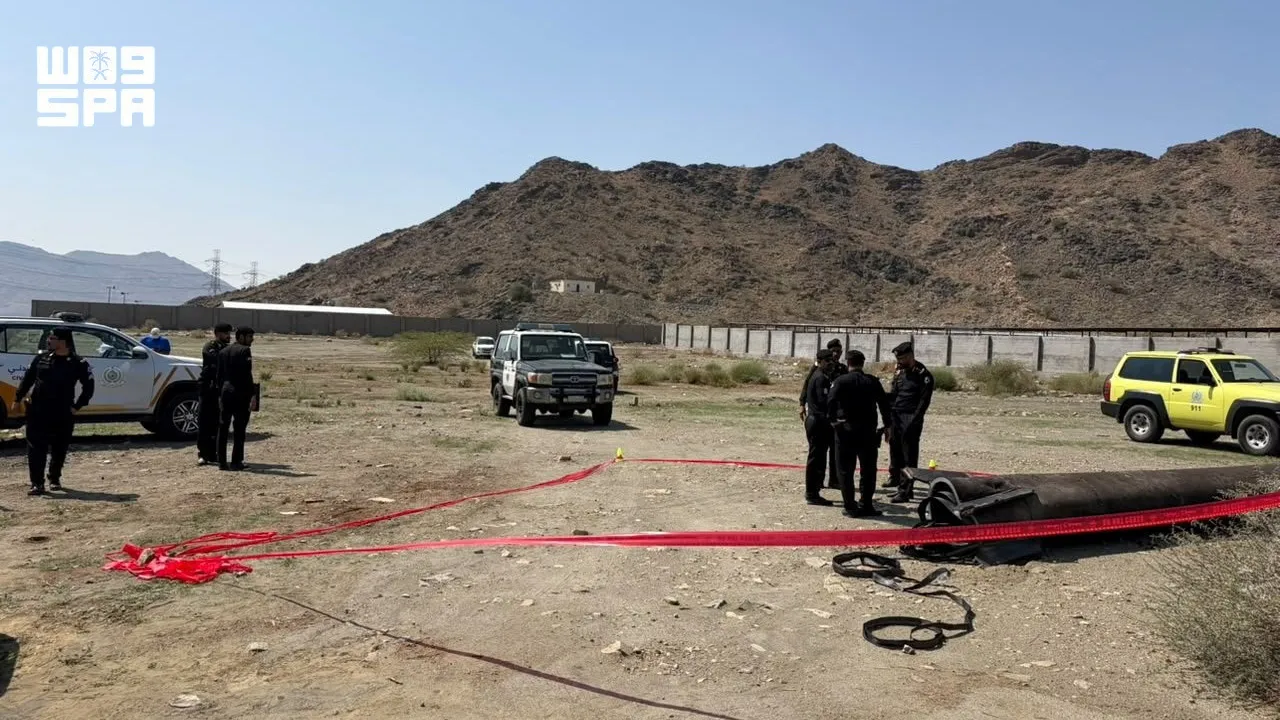Officials inspect debris from ballistic missile interceptions, in Ar Rashidiyyah, near Mecca, Saudi Arabia, in this image released on October 24, 2026. Saudi Press Agency /Handout via REUTERS THIS IMAGE HAS BEEN SUPPLIED BY A THIRD PARTY.