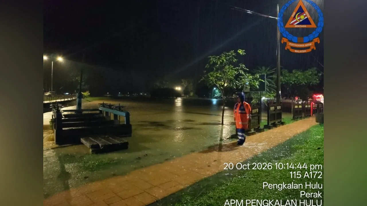 Daerah Hulu Perak dilanda banjir malam tadi. Foto APM Perak.