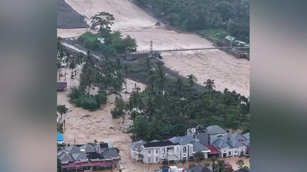 Hari ini sore pada10 Oktober 2026 tlh terjadi banjir bandang di kawasan lubuk minturun Padang. Blm selesai kabar duka dari sijago merah yg mmbara dimana 2. Kini ada lgi kabar duka  utk kita semuaa.. musibah bnjir. Peristiwa tumpang tindih terus terjadi.. Tanah airku tercinta lagi menjerit dirundung duka..