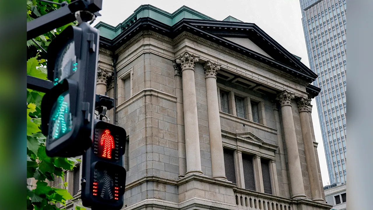 FILE PHOTO: FILE PHOTO: Traffic signs in front of the Bank of Japan building in Tokyo, Japan, June 15, 2026. REUTERS/Kim Kyung-Hoon/File Photo/File Photo