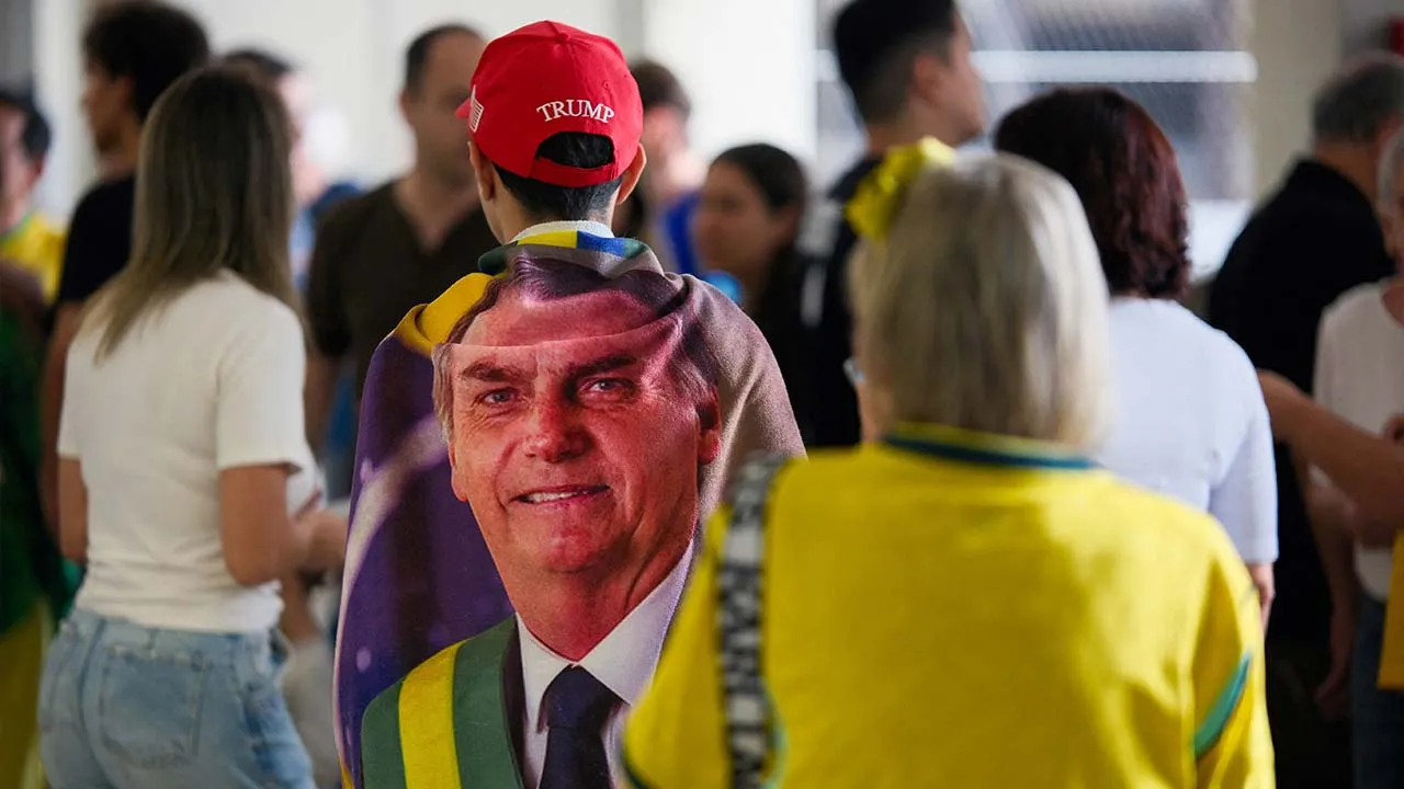 A person wears an image of Brazil's former president Jair Bolsonaro and a US President Donald Trump hat, during the general election, in Brasilia, Brazil, October 4, 2026. REUTERS/Diego Herculano