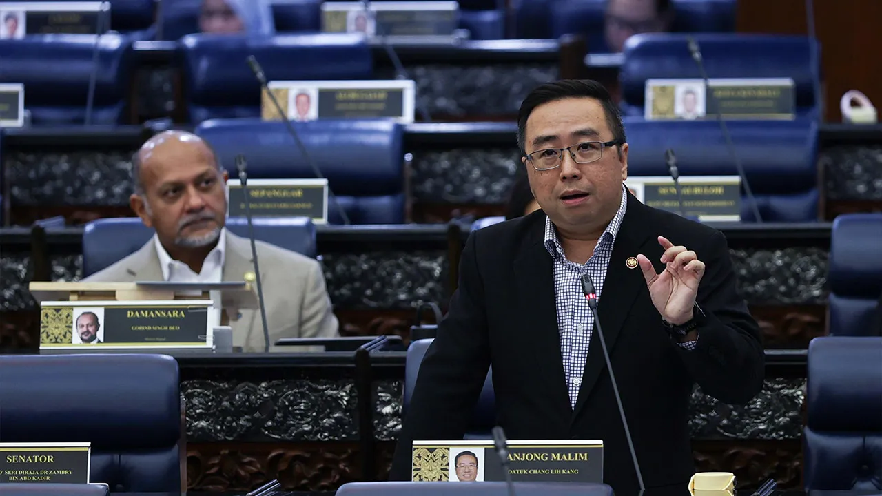 KUALA LUMPUR, 26 Okt -- Menteri Sains, Teknologi dan Inovasi Datuk Chang Lih Kang ketika sesi Pertanyaan-Pertanyaan Bagi Jawab Lisan sempena Mesyuarat Ketiga Penggal Kelima Parlimen ke-15 Dewan Rakyat hari ini._BERNAMA