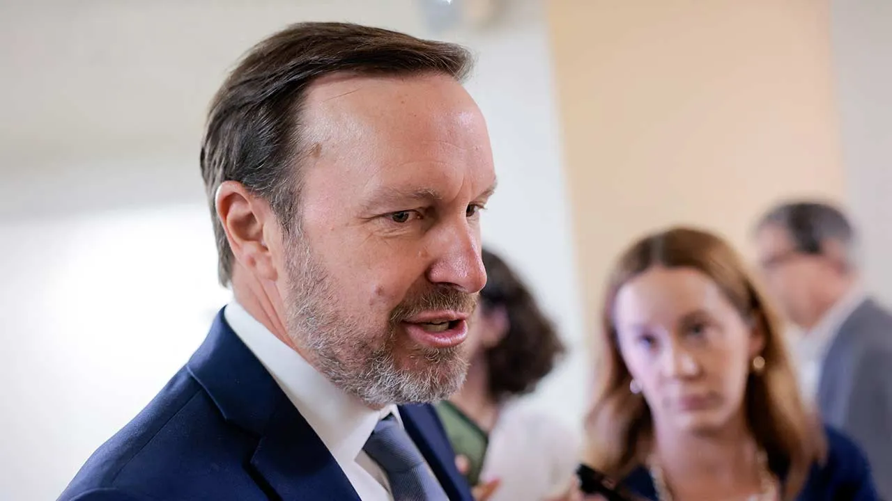US Senator Chris Murphy (D-CT) speaks with reporters on the way to a vote on the "Stop Insider Trading Act" on Capitol Hill in Washington, D.C., US, September 30, 2026. REUTERS/Kylie Cooper
