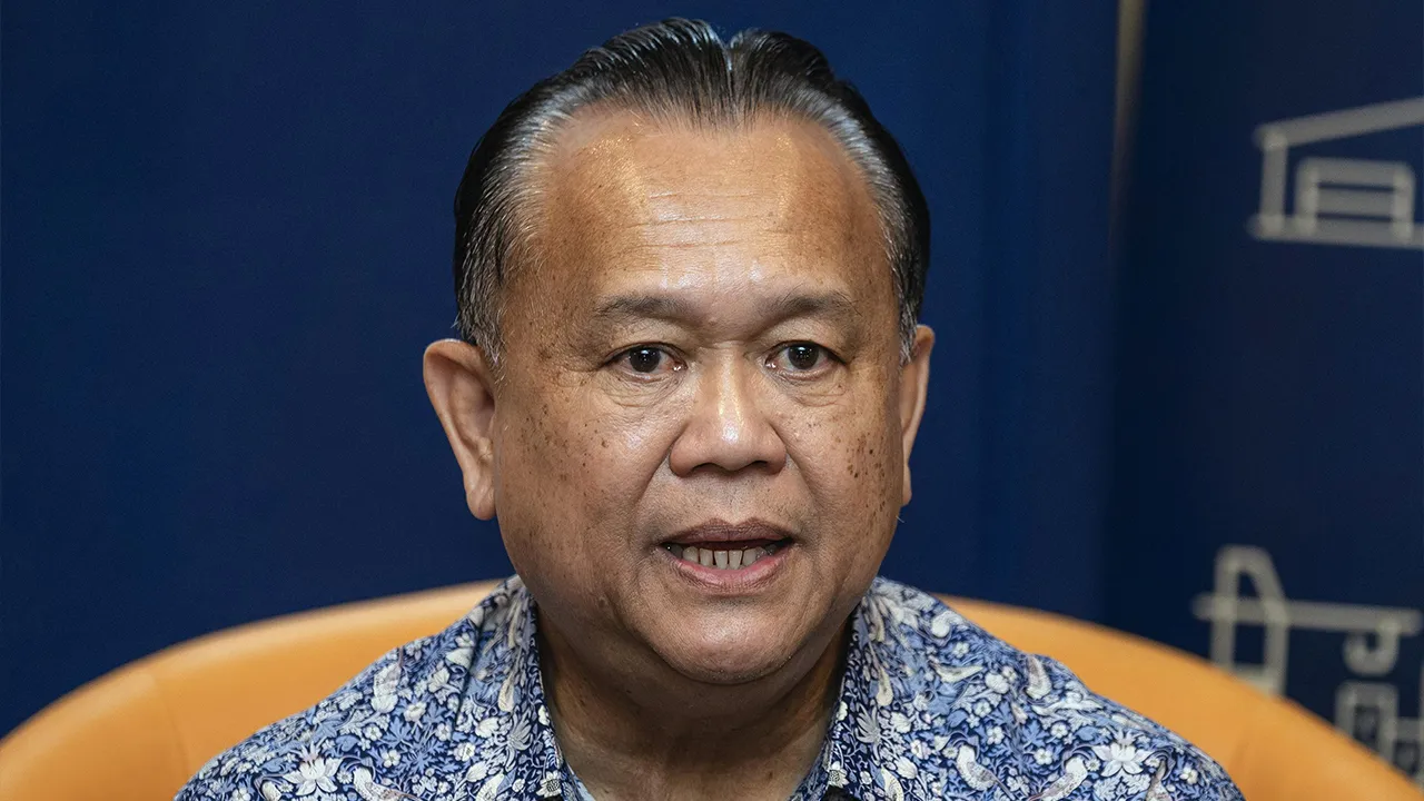 KUALA LUMPUR, 15 Okt -- Menteri Kerja Raya Datuk Seri Alexander Nanta Linggi bercakap pada sidang media selepas Majlis Pelancaran Menarabena Platform bersama CIDB, hari ini.  --fotoBERNAMA (2026) HAK CIPTA TERPELIHARA