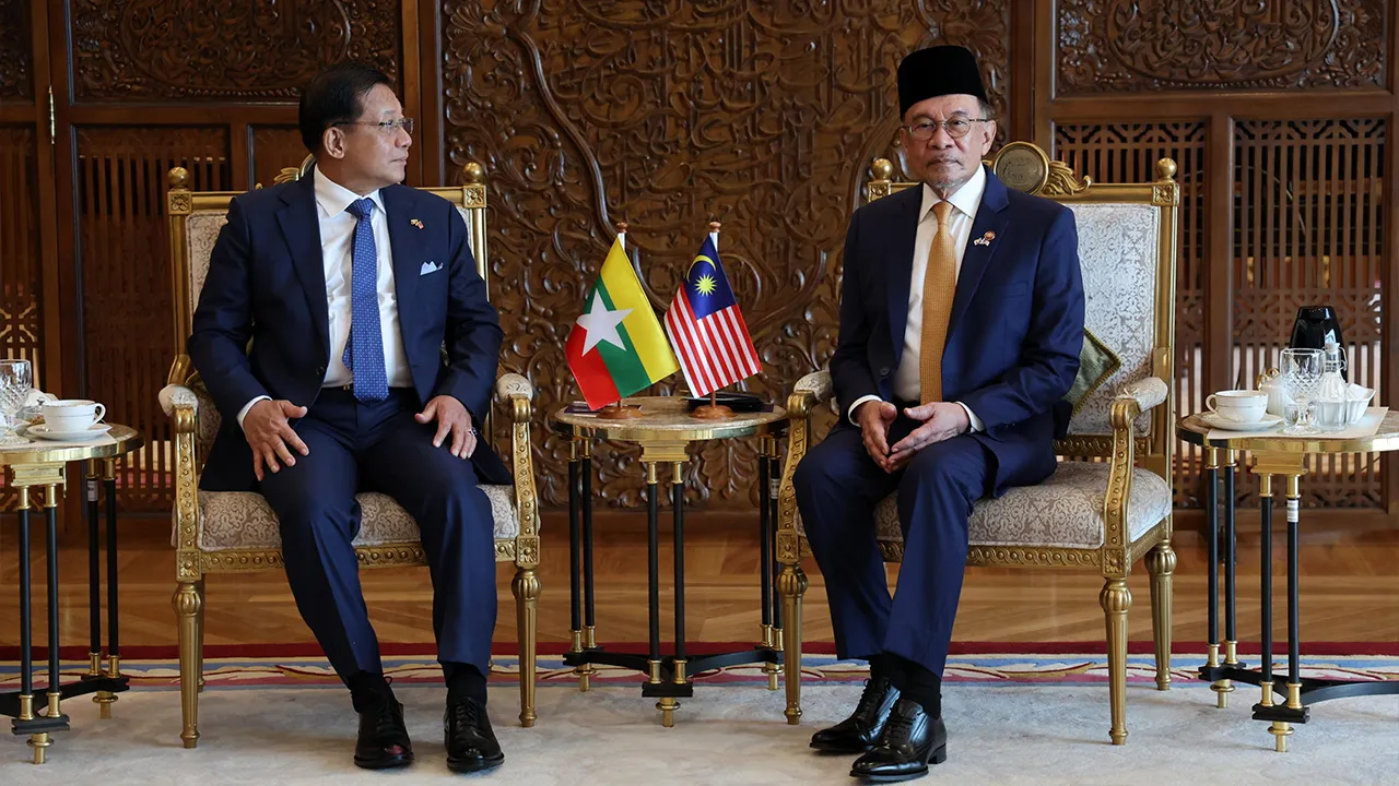 PUTRAJAYA, Oct 8 - Prime Minister Datuk Seri Anwar Ibrahim holds a four-eyed meeting with Myanmar President Min Aung Hlaing at Perdana Putra Complex here today.  The Prime Minister welcomed Min Aung Hlaing at the building at 9 am, followed by an official welcoming ceremony. - fotoBERNAMA (2026) COPYRIGHT RESERVED
