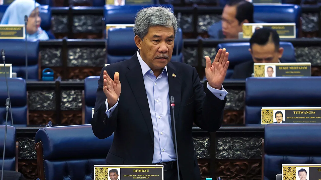 KUALA LUMPUR, 13 Okt - Menteri Luar Datuk Seri Mohamad Hasan ketika Sesi Pertanyaan-pertanyaan Menteri sempena Mesyuarat Ketiga, Penggal Kelima, Parlimen ke-15 di Bangunan Parlimen hari ini.  - fotoBERNAMA (2026) HAK CIPTA TERPELIHARA