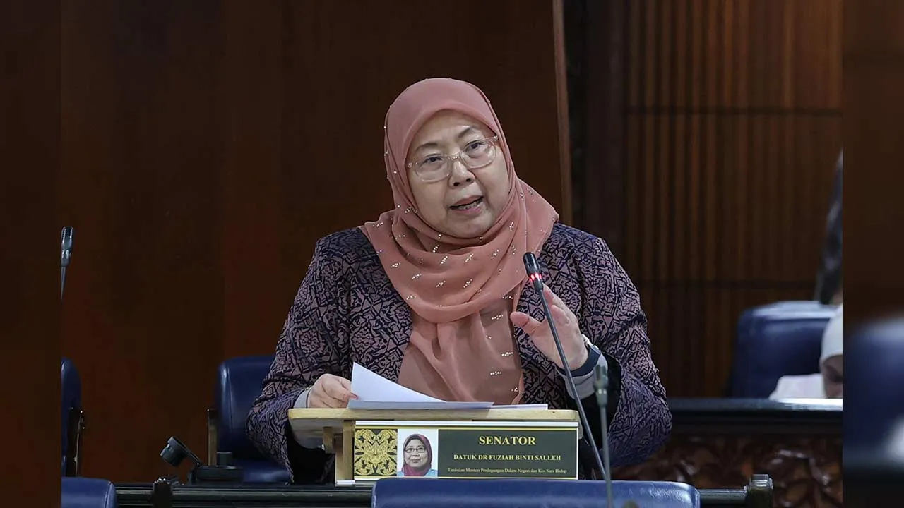 KUALA LUMPUR, 22 Okt -- Timbalan Menteri Perdagangan Dalam Negeri dan Kos Sara Hidup Datuk Dr Fuziah Salleh bercakap pada sesi soal jawab di Dewan Rakyat hari ini.  Sebanyak 1,542 kes direkodkan menerusi Ops Tiris Bersepadu 4.0 melibatkan nilai rampasan berjumlah RM59.9 juta serta menahan 514 individu sejak mula dilaksanakan pada 16 Mac hingga 20 Okt 2026 bagi membanteras ketirisan dan penyeludupan.