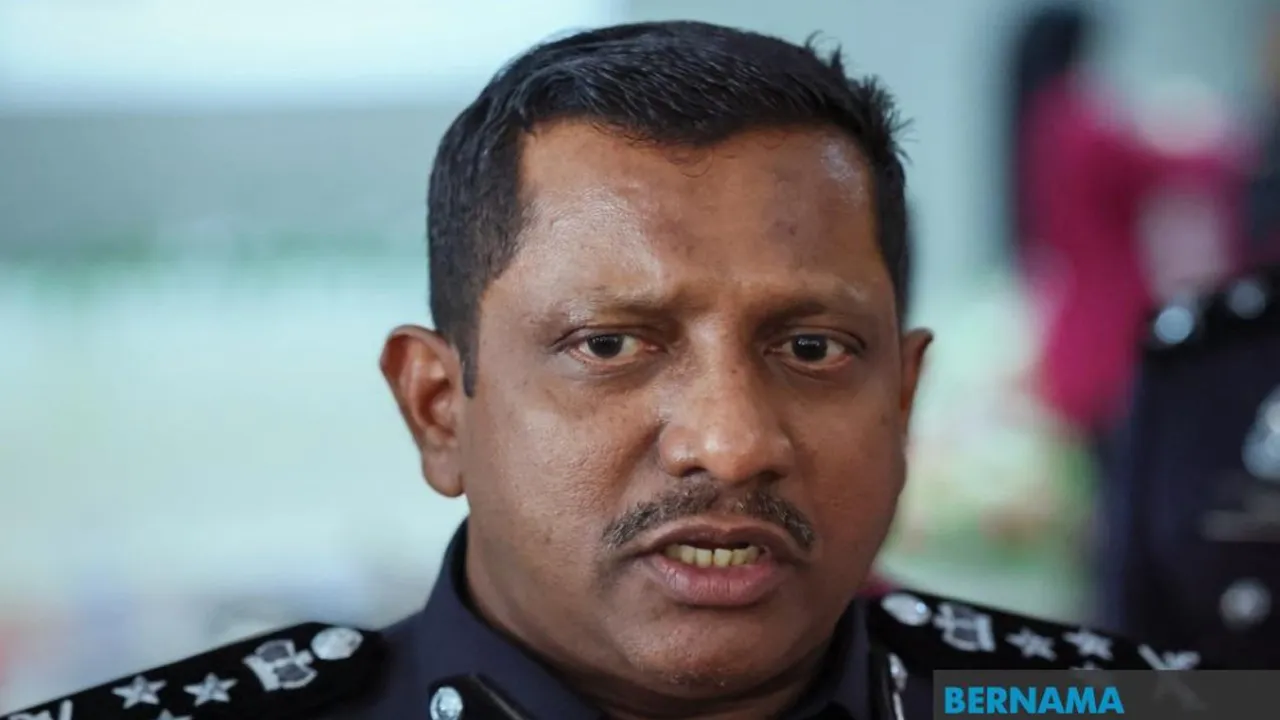 KUALA LUMPUR, 13 Okt (Bernama) -- Polis Diraja Malaysia (PDRM) menafikan laporan sebuah akhbar tempatan serta penularan di media sosial, kononnya seorang pelajar universiti rakyat Malaysia ditahan kerana menyeludup dadah jenis syabu seberat lebih empat kilogram (kg) di Tanjung Balai, Indonesia pada 10 Okt.