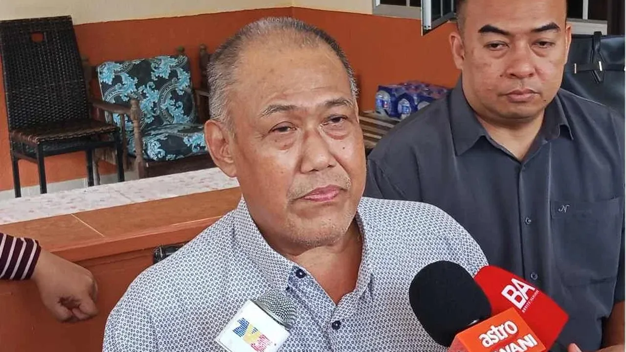 BATU PAHAT – Datuk kepada Allahyarham Irene Sofiya Mohd Khairool Faisal, 16, berharap tertuduh dalam kes kematian cucunya menerima hukuman setimpal jika didapati bersalah atas perbuatan yang dilakukan.  Khyar Abas, 69, berkata, keluarga menyerahkan sepenuhnya kepada pihak berkuasa dan mahkamah untuk mengambil tindakan selanjutnya bagi memastikan keadilan ditegakkan buat arwah.