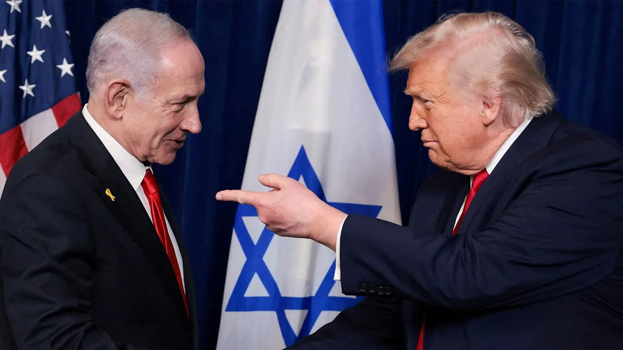 FILE PHOTO: U.S. President Donald Trump points his finger towards Israeli Prime Minister Benjamin Netanyahu as they shake hands during a press conference after meeting at Trump’s Mar-a-Lago club in Palm Beach, Florida, U.S., December 29, 2025. REUTERS/Jonathan Ernst/File Photo
